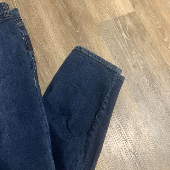 Torrid / 24 / Curvy Skinny Jeans - Picture 4 of 14